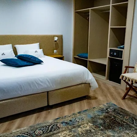 לינה וארוחת בוקר Loureiro 3*