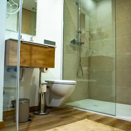 לינה וארוחת בוקר Loureiro 3*